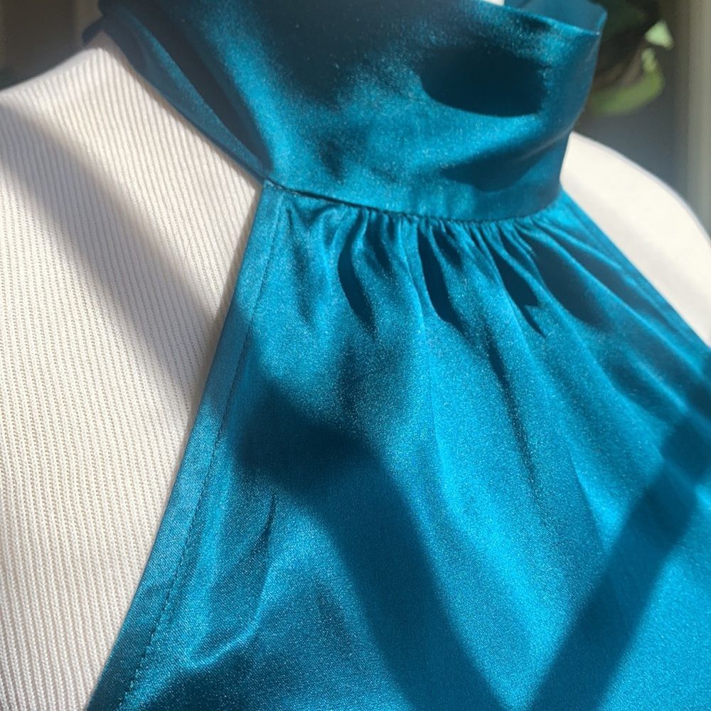 ✨HP✨🐢NWT Express Silk Teal Tie Neck Halter Top